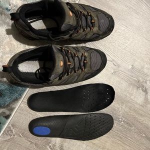 Merrell MOAB seal color hiking shoes. Waterproof and just washed ready to go !!!